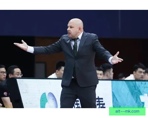 阿贾克斯解雇米斯林塔特引爆高层震荡球队管理混乱与未来危机加剧