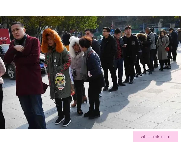 2026世界杯吉祥物周边墨西哥城首发掀起球迷连夜排队抢购热潮 2026世界杯吉祥物周边墨西哥城首发掀起球迷连夜排队抢购热潮